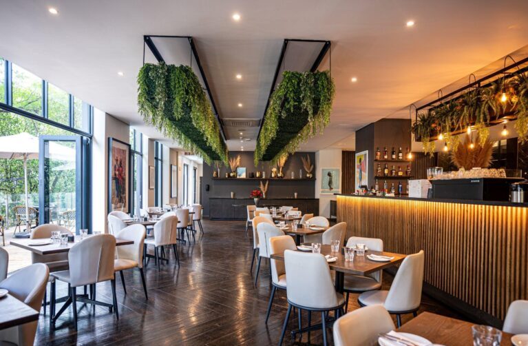 Conquer the Cape Circuit | 4-Nights of Wine Tasting, Peninsula Adventure, and Refined Cape Town Indulgence.