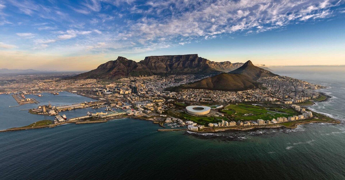 Crown of Two Cities | 4-Night Expedition from Coastal Wonders to the Heart of South Africa’s History.
