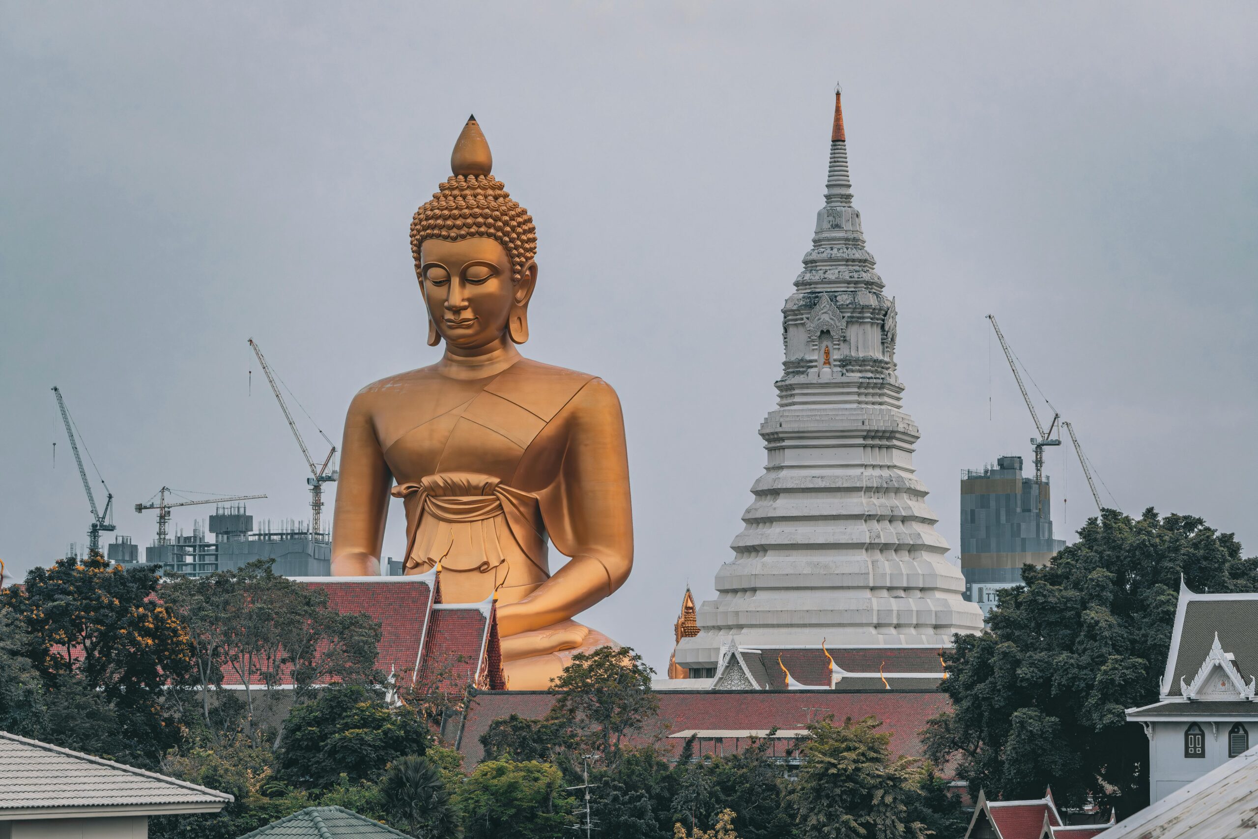 Golden Hour Bangkok Escape | 4-Nights of Floating Markets, Maeklong Train Wonders, and Thai Thrills.