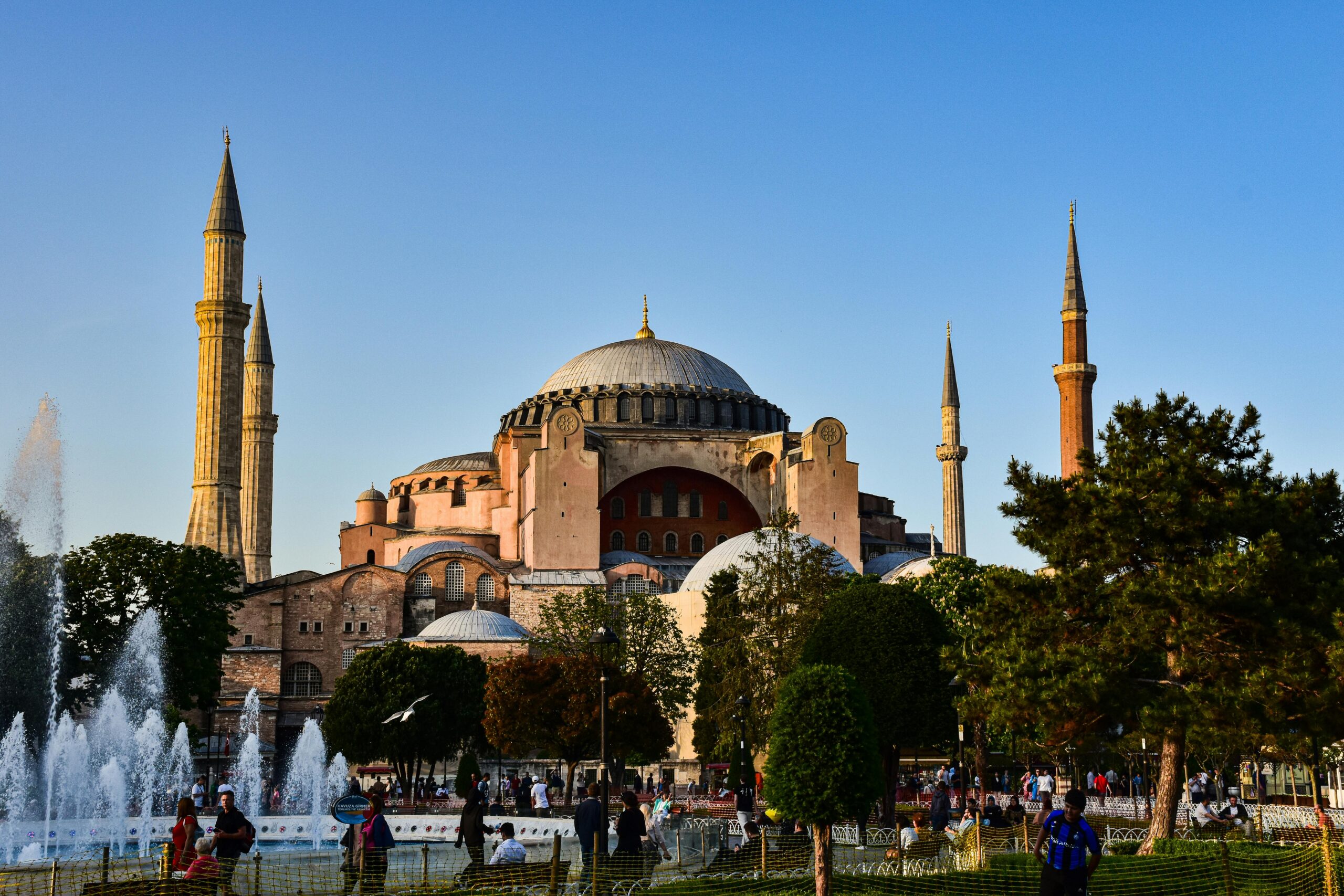 Desert Pulse Expedition | A Tender Of Dubai’s 8-Night Escape of Candlelit cruises, Desert sunsets, and Starlit moments.